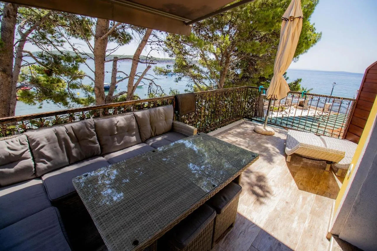 Villa Petrac - App5 & App5A Banjol Apartment